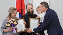 Валерий Лимаренко наградил сахалинцев, отличившихся своими поступками