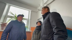 Губернатор Сахалинской области оценил результаты ремонта подъезда в Корсакове