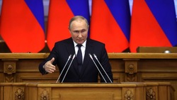 Путин считает, что большая и сильная Россия не нужна Западу
