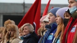 На Курилах в День Конституции РФ торжественно выдали первые паспорта четверым юным островитянам