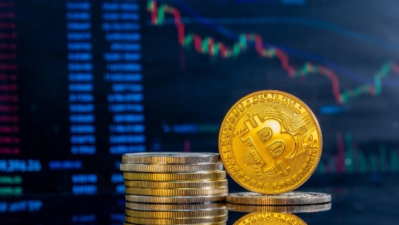 Впервые с середины марта курс биткоина упал ниже отметки в 80 тысяч долларов США