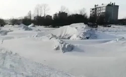 Поронайцев извлекли из снежного плена. «Взрослые проваливаются по пояс»