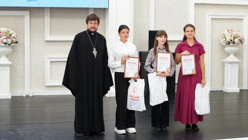 Школьников ДНР наградили за победу в конкурсе «Вижу сердцем» на Сахалине