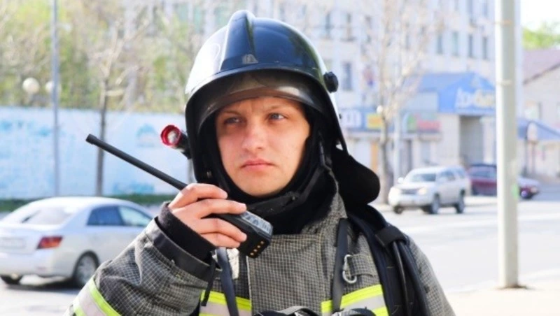 Огонь охватил припаркованный во дворе автомобиль в селе Ныш 10 июля