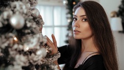 Новогодний образ 2025: советы визажиста для сахалинок