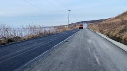 На дороге между Холмском и Яблочным на Сахалине уложили 6,8 км асфальта