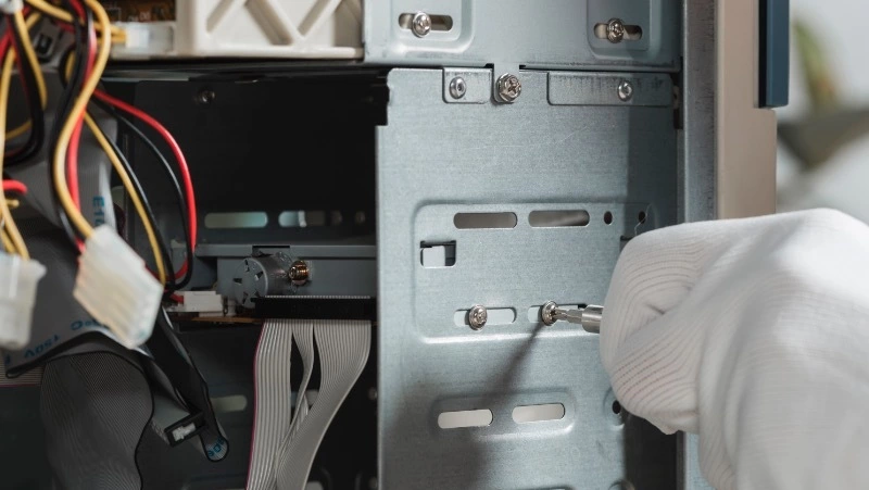 Житель Корсакова выманил более 28 тысяч у знакомой под видом ремонта компьютера