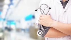 Пациенту с онкологией в Поронайске помогли с записью на прием к узкопрофильному врачу