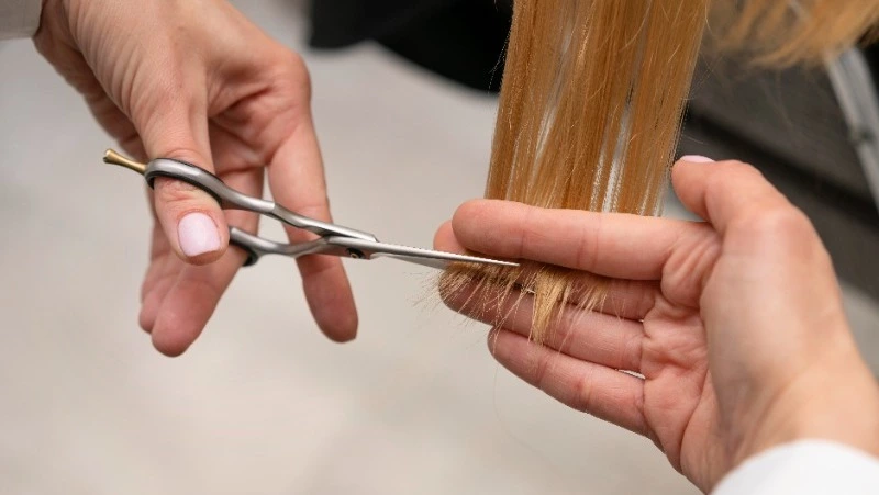 Стрижка на удачу и деньги: лучшие дни в ноябре 2025 по лунному календарю