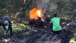 Квадроцикл загорелся у жителей Сахалина во время офф-роуд