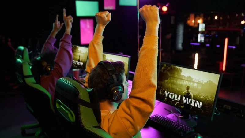  Сбербанк запустил пополнение счета в Steam в рублях через мобильный банк