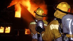 Пожар в заброшенном доме ликвидировали ночью в Охе