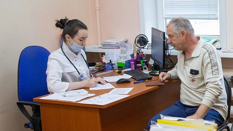 Сахалинские пожилые активисты помогают островитянам пройти диспансеризацию