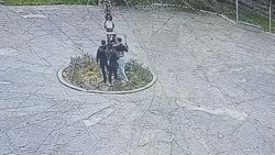 Дети разгромили электрический щит в городском парке Корсакова 