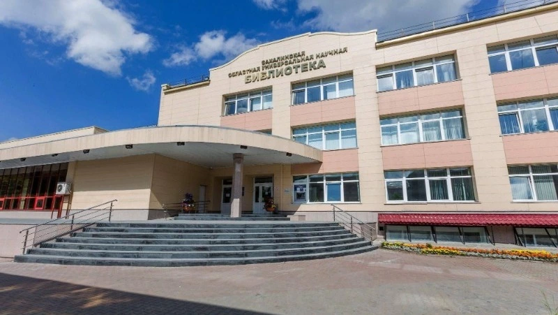 Руководство сахалинской библиотеки не смогло взыскать миллион рублей за сломанный декоративный забор