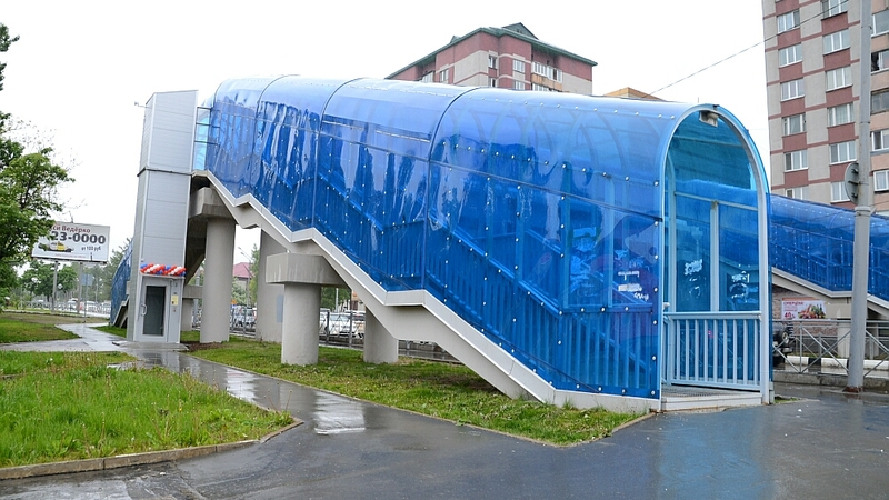 Подъемник на пешеходном переходе в Южно-Сахалинске заработает 19 июня