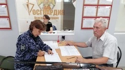 Сахалинские ветераны ОВД передали охотничьи ружья и экипировку бойцам СВО