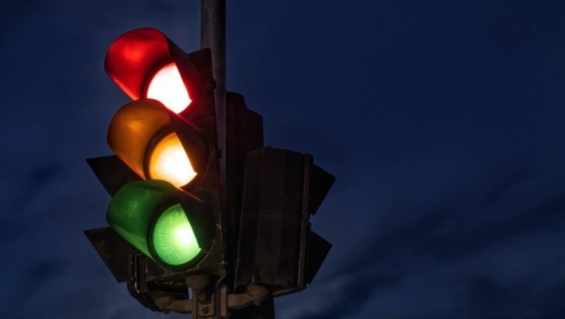 Светофор отключили на пересечении Холмского шоссе и улицы Памятной в Южно-Сахалинске