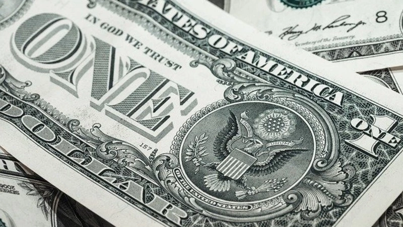 Курс доллара взлетел до 80 рублей