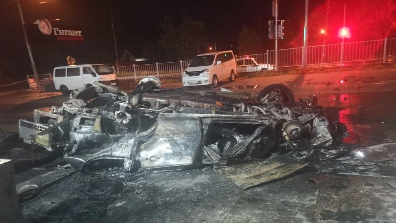 Перелом ног диагностировали водителю авто, сгоревшего в ночном ДТП в Южно-Сахалинске