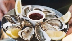 Сахалинские морепродукты попробуют москвичи на «Устричном базаре»