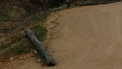 «Провод один валяется»: село в Тымовском районе осталось без связи