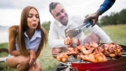 Роспотребнадзор посоветовал сахалинцам ограничить круг общения на майских пикниках