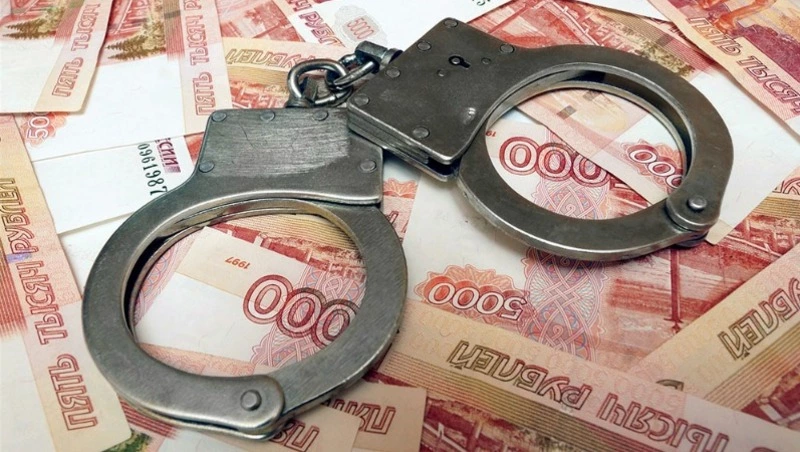 Экс-нотариуса из Охи заключили под стражу за мошенничество