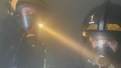 Восемь человек эвакуировали из пожара в доме в Южно-Сахалинске