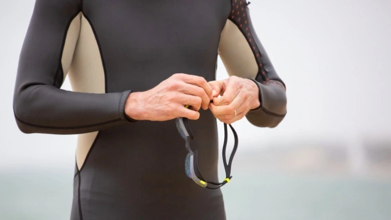 На Сахалине мужчина украл у знакомого водолазный костюм 