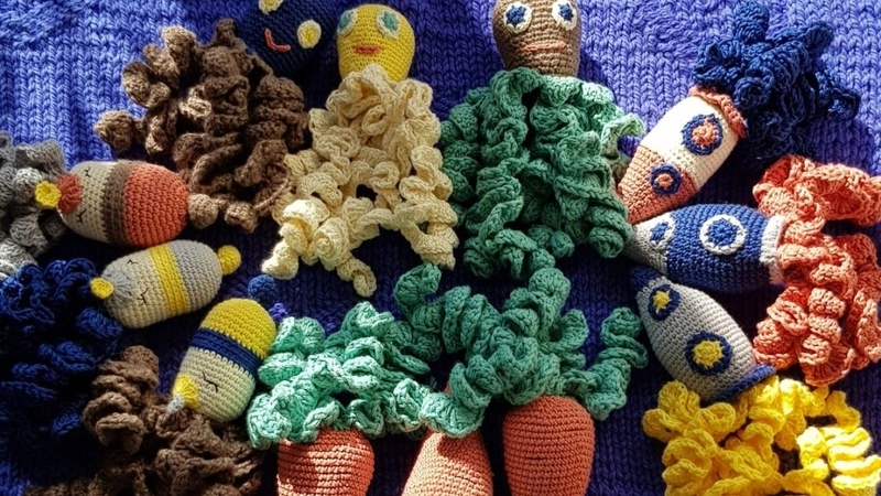 Сахалинские заключенные связали шапочки и носочки для недоношенных малышей