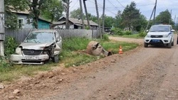 Подросток разбил автомобиль о бетонную конструкцию в центре Сахалина