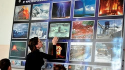 В корсаковской школе появился робот-тренажер для занятий ОБЖ