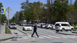 «У автомобилистов забрали часть дороги». Авторы островков и выделенок оценили водителей Сахалина