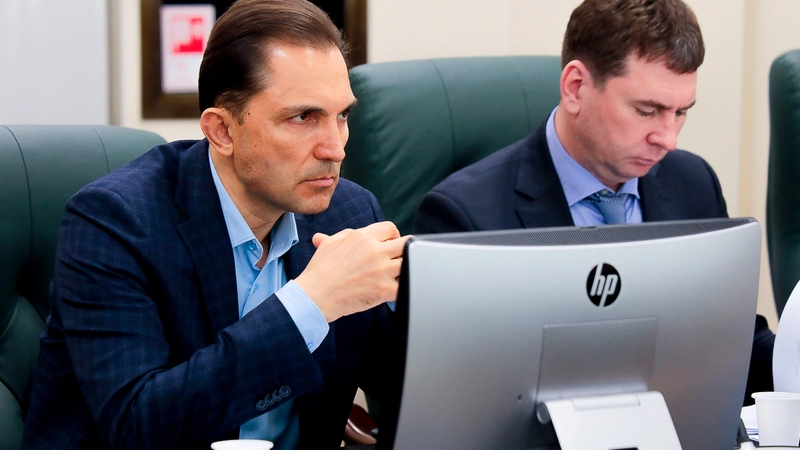 Сахалинским депутатам рассказали, кто будет заниматься в нашей области кадровым вопросом