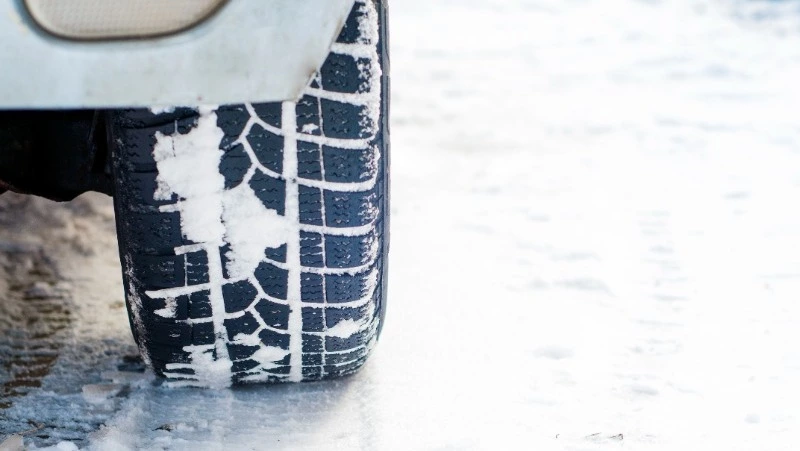 Водителей Сахалинской области призвали «переобуться» в связи с приходом холодов