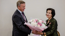 Мэр Южно-Сахалинска обсудил вопросы озеленения города с флористом Александрой Кудряшовой