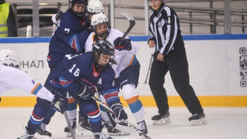 Сахалинские хоккеистки сыграют сразу две серии домашних матчей