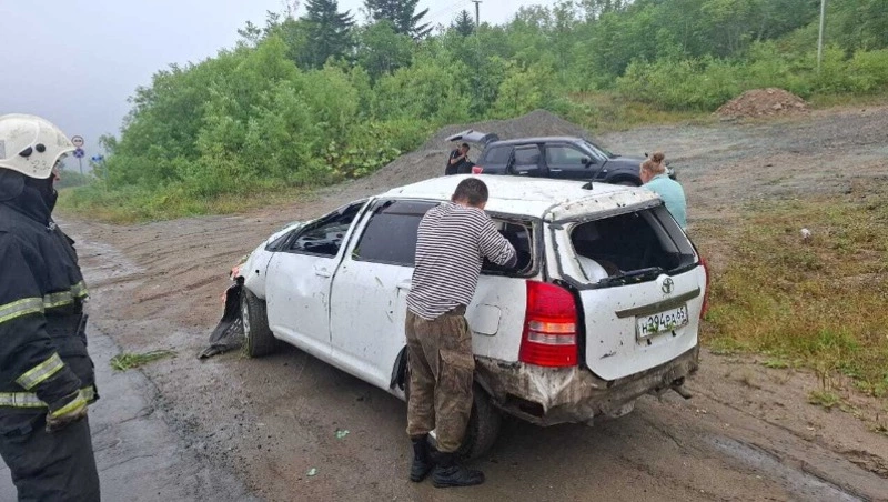 На трассе Южно-Сахалинск — Оха перевернулся автомобиль — водитель пострадал