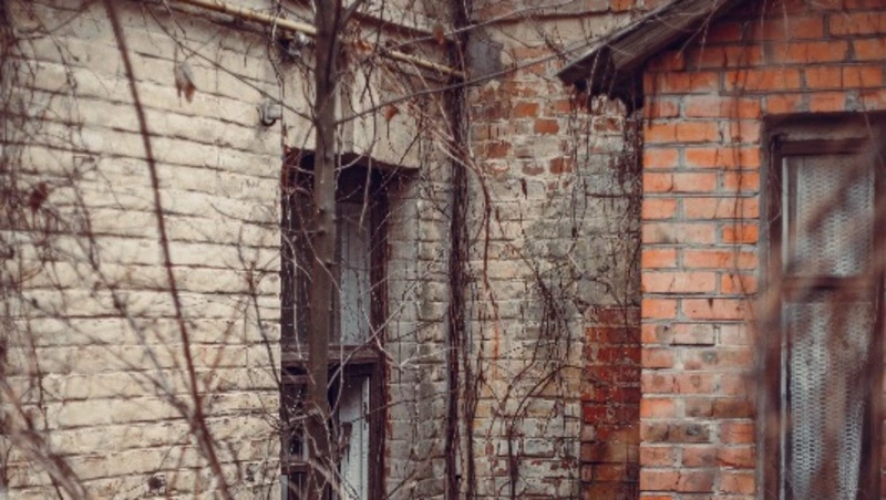 Сахалинцу грозит реальный срок за кражу гидрокостюма из заброшенного здания