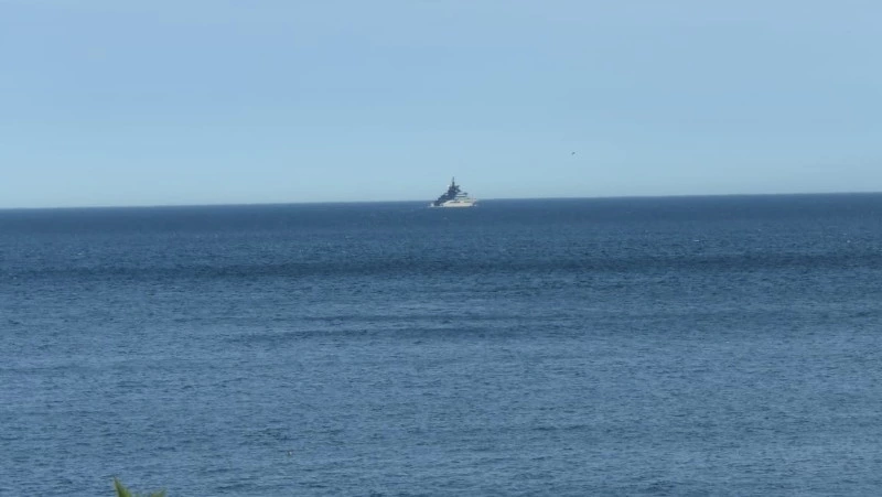 Лакшери-яхта российского миллиардера подплыла к берегам Курил    