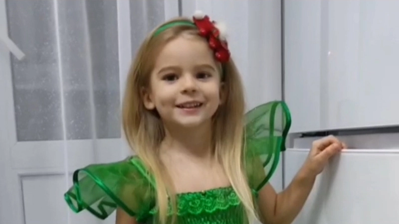 Письмо Деду Морозу: сестренки Лена и Катя просят в подарок кукол LOL и набор Lego