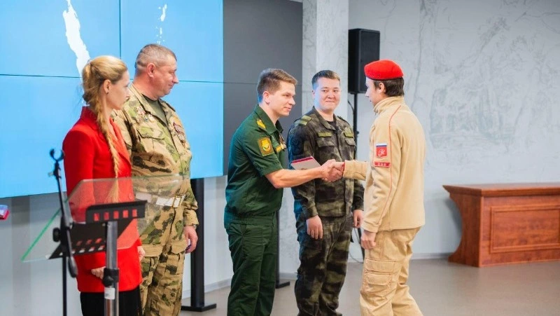 Тысячи сахалинцев приняли участие в мероприятиях ко Дню Героев Отечества