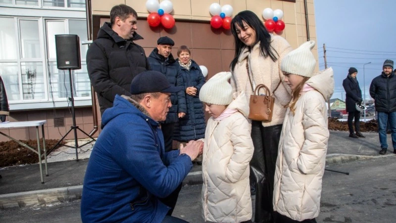 Ключи от новых квартир получили 39 семей из Долинска