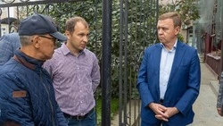 Сергей Надсадин проверил ход ремонта улицы Ленина в Южно-Сахалинске 