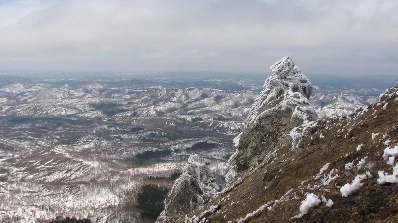 Сахалинец упал с горы в Макаровском районе