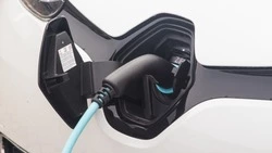 Новые дорожные знаки для электромобилей появятся в России