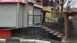 «Чудом никто не пострадал»: падающие стройматериалы напугали жителей Южно-Сахалинска