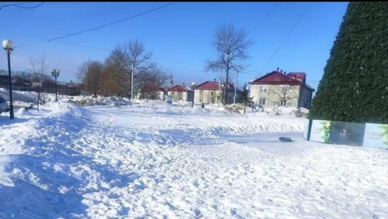 Нет денег — нет горки: в Троицком дети остались без катания на ледянках