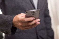 Сахалинским школьникам не дадут пользоваться смартфонами на уроках